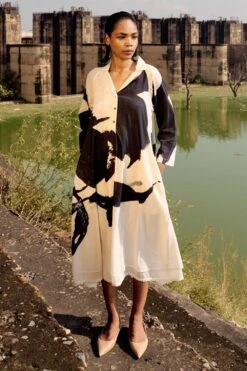 Khara Kapas Black Abstract Printed Dress