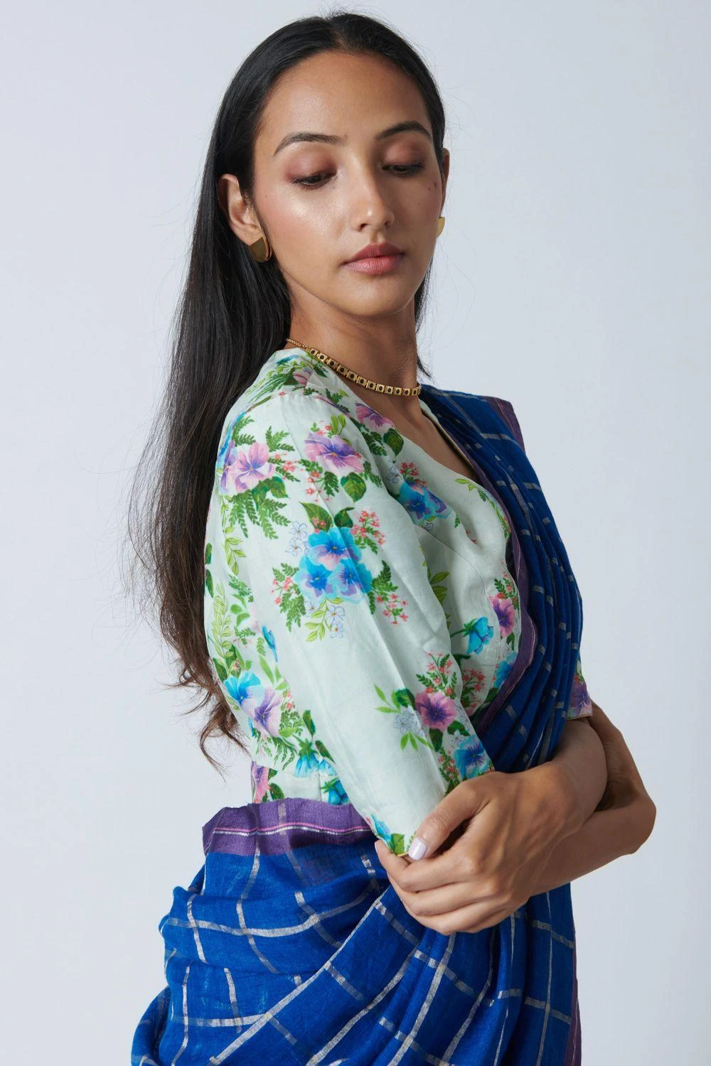 Nadiya Paar Off White V-neck Floral Blouse - Image 4