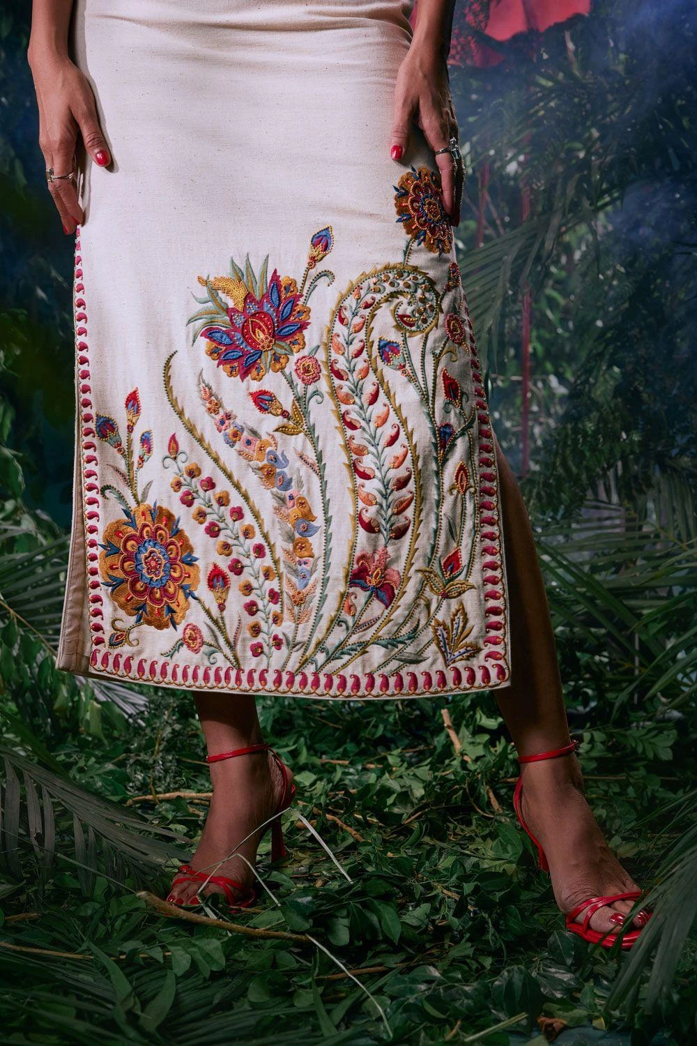 Chandrima Ivory Threadwork And Beadwork Dress - Image 3