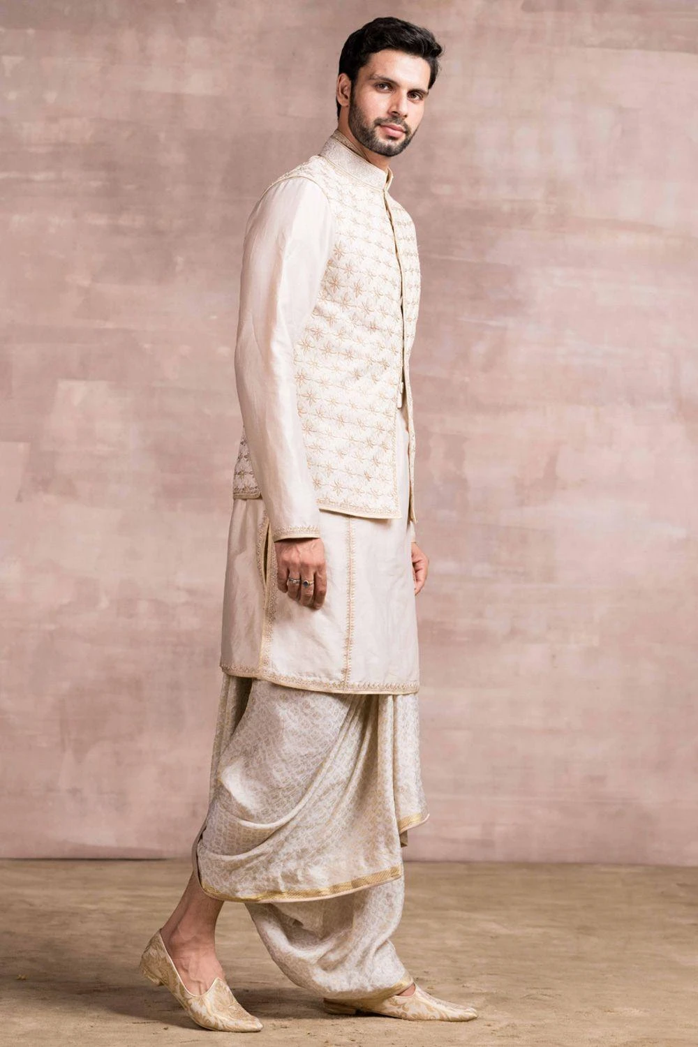 Tarun Tahiliani Men Beige Chikankari Embroidered Bundi Jacket - Image 2