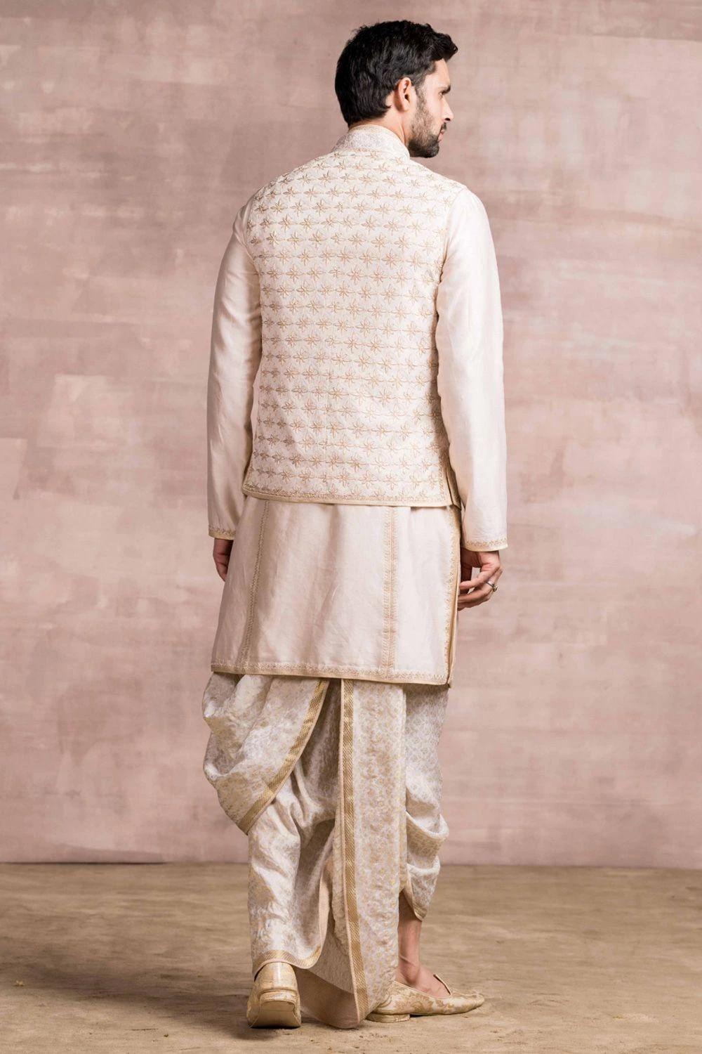 Tarun Tahiliani Men Beige Chikankari Embroidered Bundi Jacket - Image 3